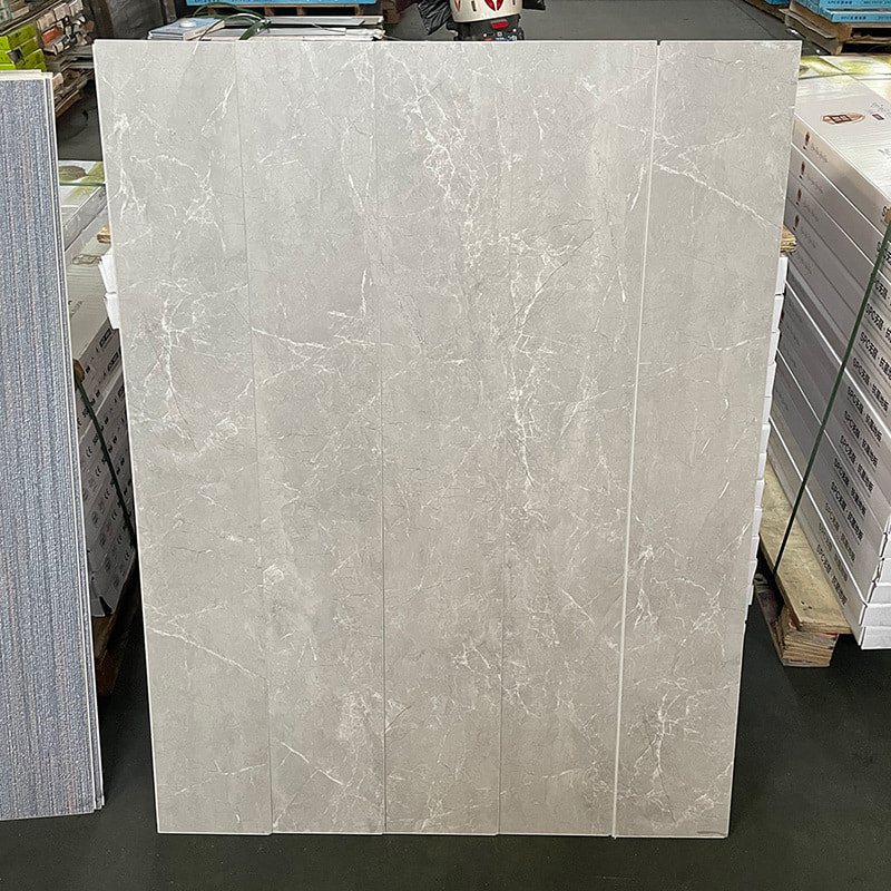 白と黒の大理石木目硬質コアインターロッククリックロックビニール板床 Piso PVC 内装 Click Piso SPC フローリング